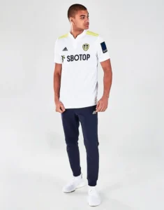 camiseta_leeds_united_titular_202-23_uno