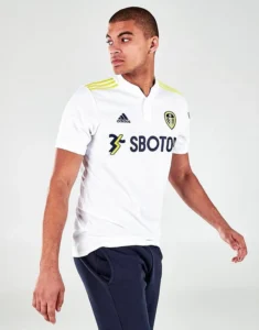 camiseta_leeds_united_titular_202-23_uno