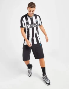 camiseta_newcastle_united_primera_equipacion_23-24_frontal (2)