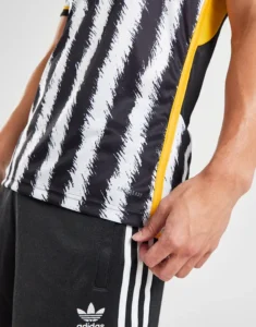 camiseta_juventus_23-24_primera_equipacion_frontal