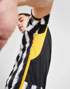 camiseta_juventus_23-24_primera_equipacion_frontal